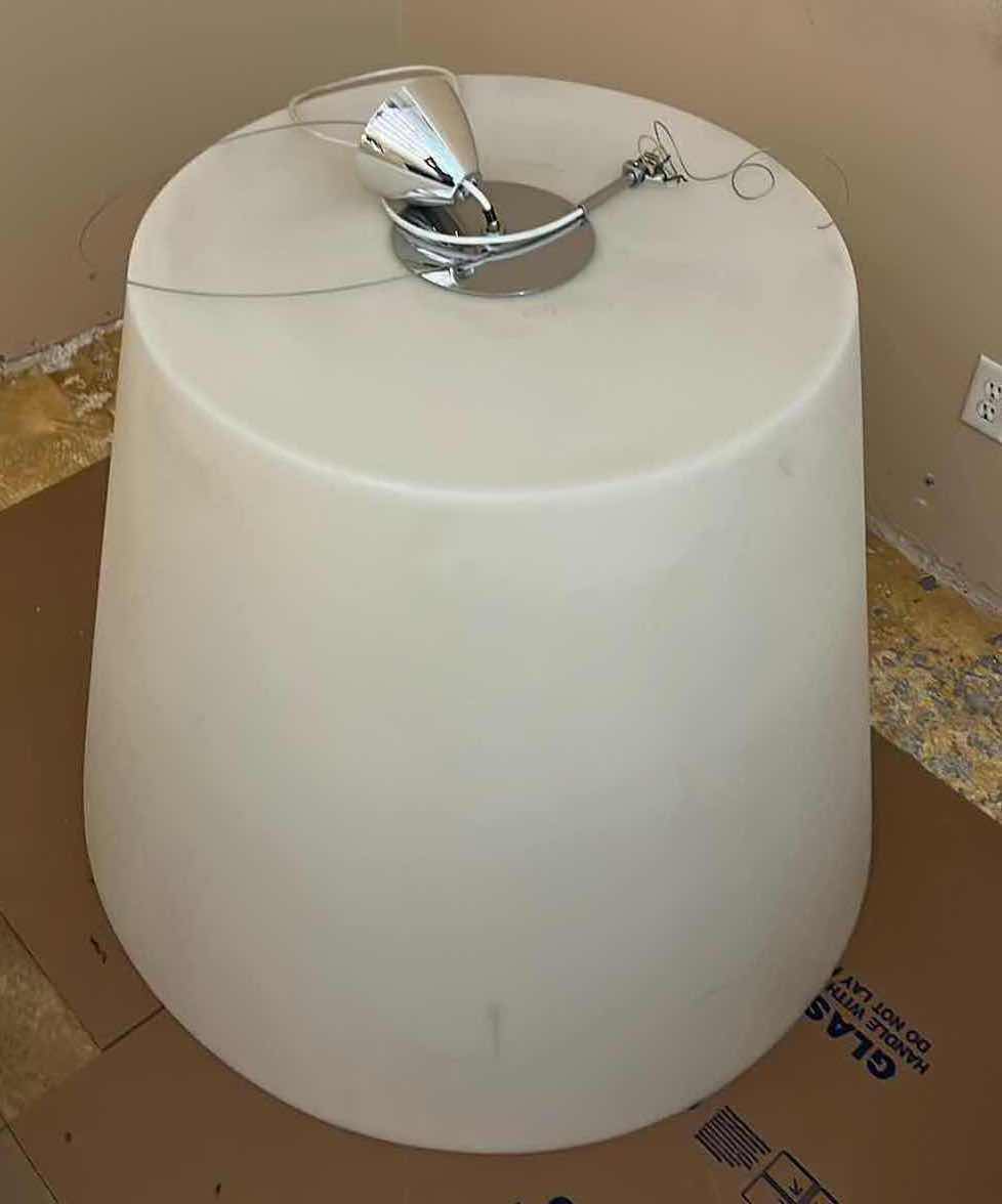 Photo 1 of CHARLES WILLIAMS AMAX FONTANA ARTE 2003 LARGE POLYETHYLENE WHITE FINISH SHADE CHROME FINISH CEILING MOUNT HANGING 3 LIGHT PENDENT LIGHT FIXTURE