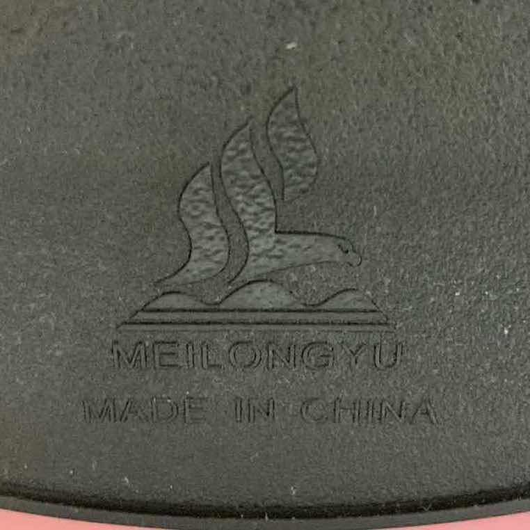 Photo 1 of MEILONGYU PLASTIC CARROUSEL PICTURE FRAME (FRAME SIZE 3.5” X 5”)