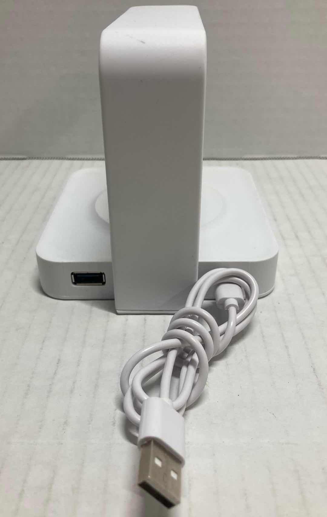 Photo 1 of ITEK UV STERILIZING WIRELESS IPHONE CHARGER MODEL UV-6/1782