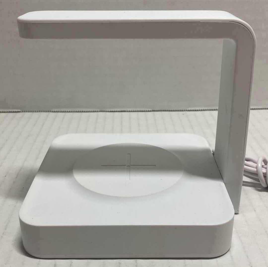 Photo 1 of ITEK UV STERILIZING WIRELESS IPHONE CHARGER MODEL UV-6/1782