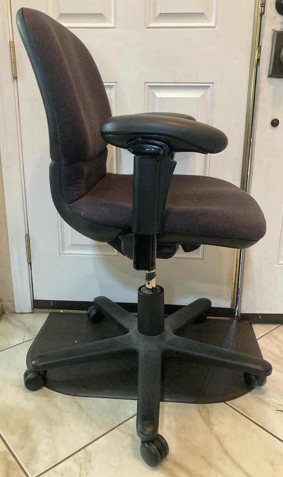 Photo 1 of STEELCASE PURPLE SENSOR TASK SWIVEL CHAIR 24” X 20” H
37.5”