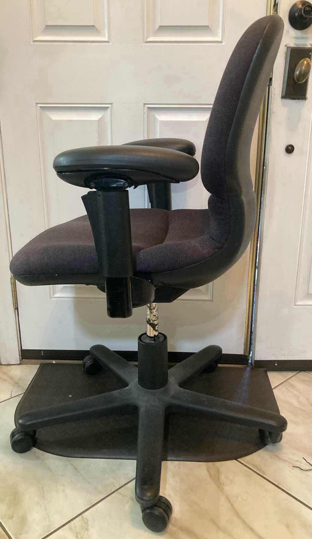 Photo 1 of STEELCASE PURPLE SENSOR TASK SWIVEL CHAIR 24” X 20” H
37.5”