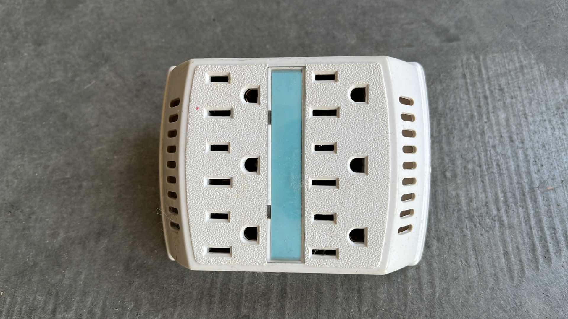 Photo 1 of 6 OUTLET PLUG W 2 8FT EXTENSION CORDS