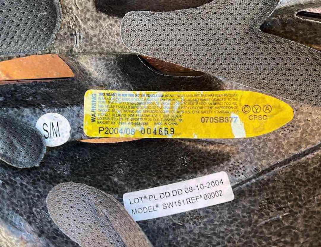 Photo 1 of SCHWINN BICYCLE HELMET ADULT SIZE S/M W FORWARD 6PC ADULT BICYCLE PROTECTIVE GEAR- WRIST, ELBOW & KNEE PROTECTION