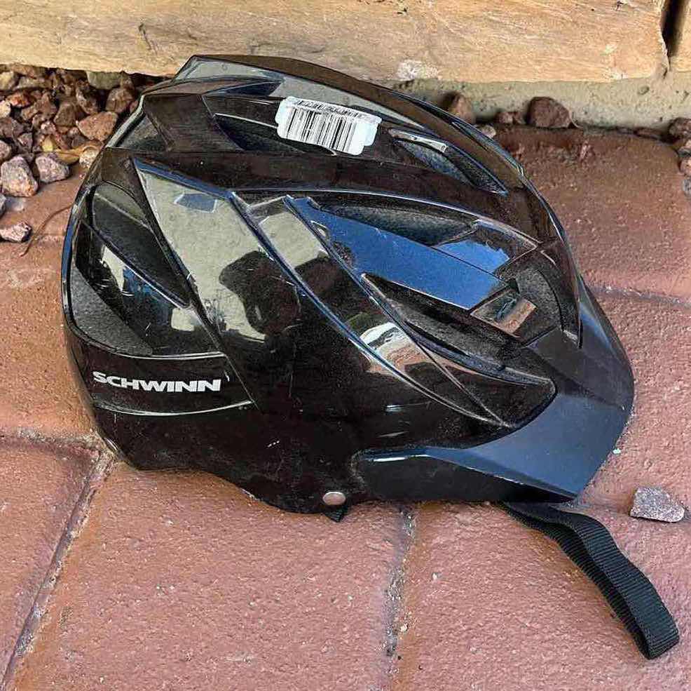 Photo 1 of SCHWINN BICYCLE HELMET ADULT SIZE S/M W FORWARD 6PC ADULT BICYCLE PROTECTIVE GEAR- WRIST, ELBOW & KNEE PROTECTION