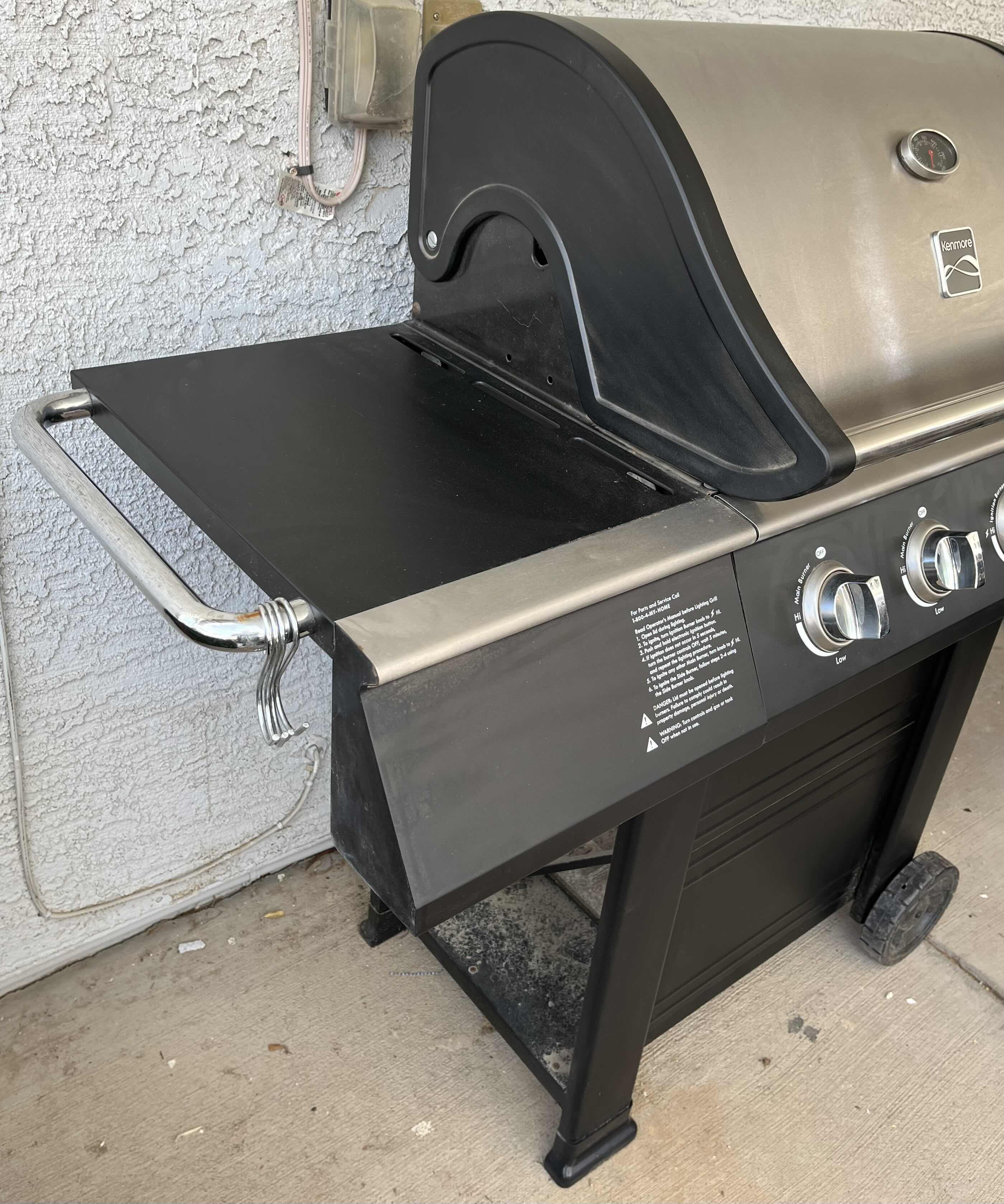 Photo 1 of KENMORE STAINLESS STEEL & BLACK 4 BURNER PROPANE GAS GRILL BBQ MODEL 146.16222010 W BBQ ACCESSORIES