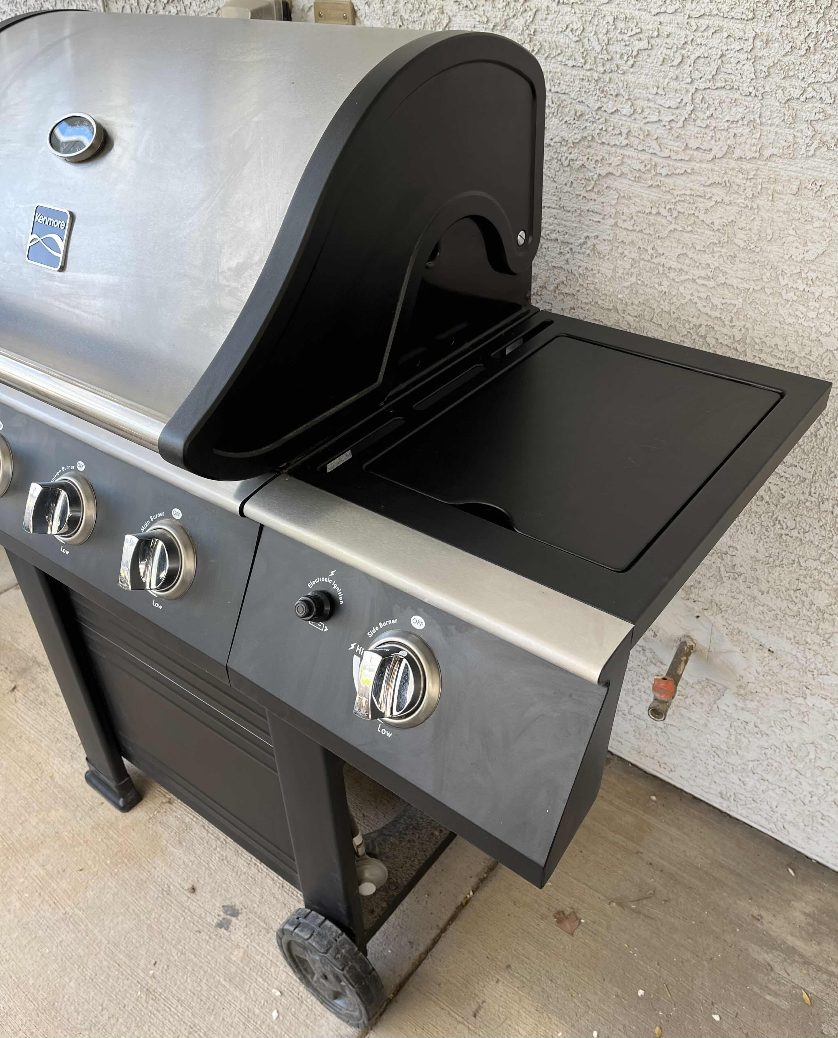 Photo 1 of KENMORE STAINLESS STEEL & BLACK 4 BURNER PROPANE GAS GRILL BBQ MODEL 146.16222010 W BBQ ACCESSORIES