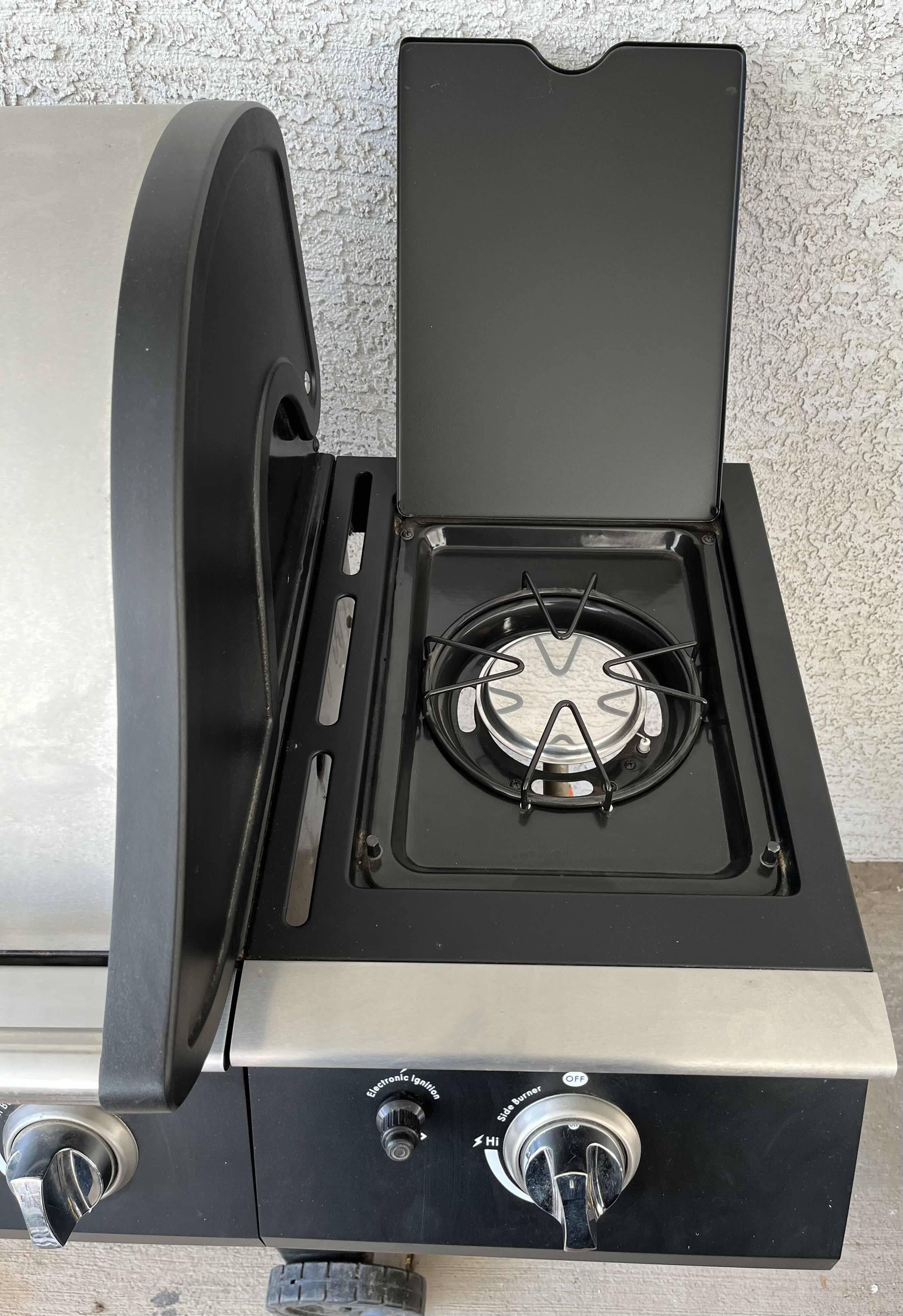 Photo 1 of KENMORE STAINLESS STEEL & BLACK 4 BURNER PROPANE GAS GRILL BBQ MODEL 146.16222010 W BBQ ACCESSORIES