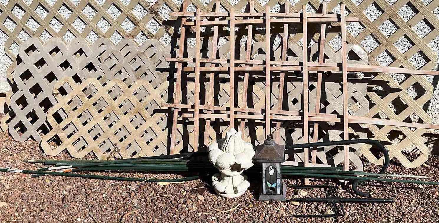 Photo 1 of FIBERGLASS FENCES (7) W GARDEN ACCESSORIES & DECOR