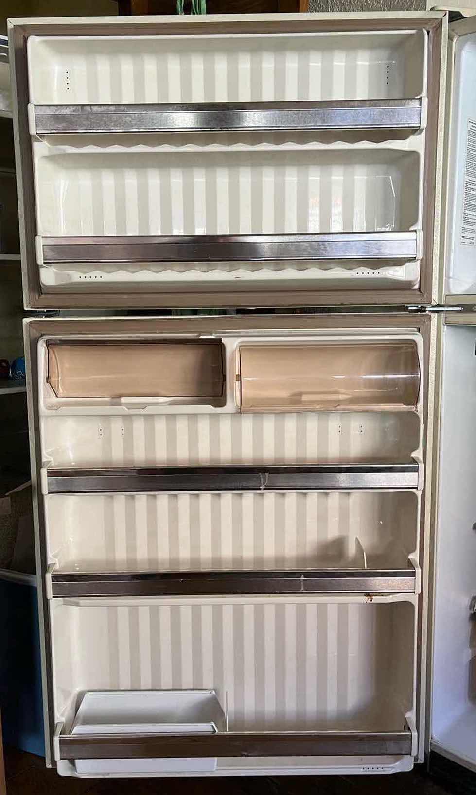 Photo 1 of KENMORE 23.6CUFT REFRIGERATOR MODEL 9654581  (READ NOTES)