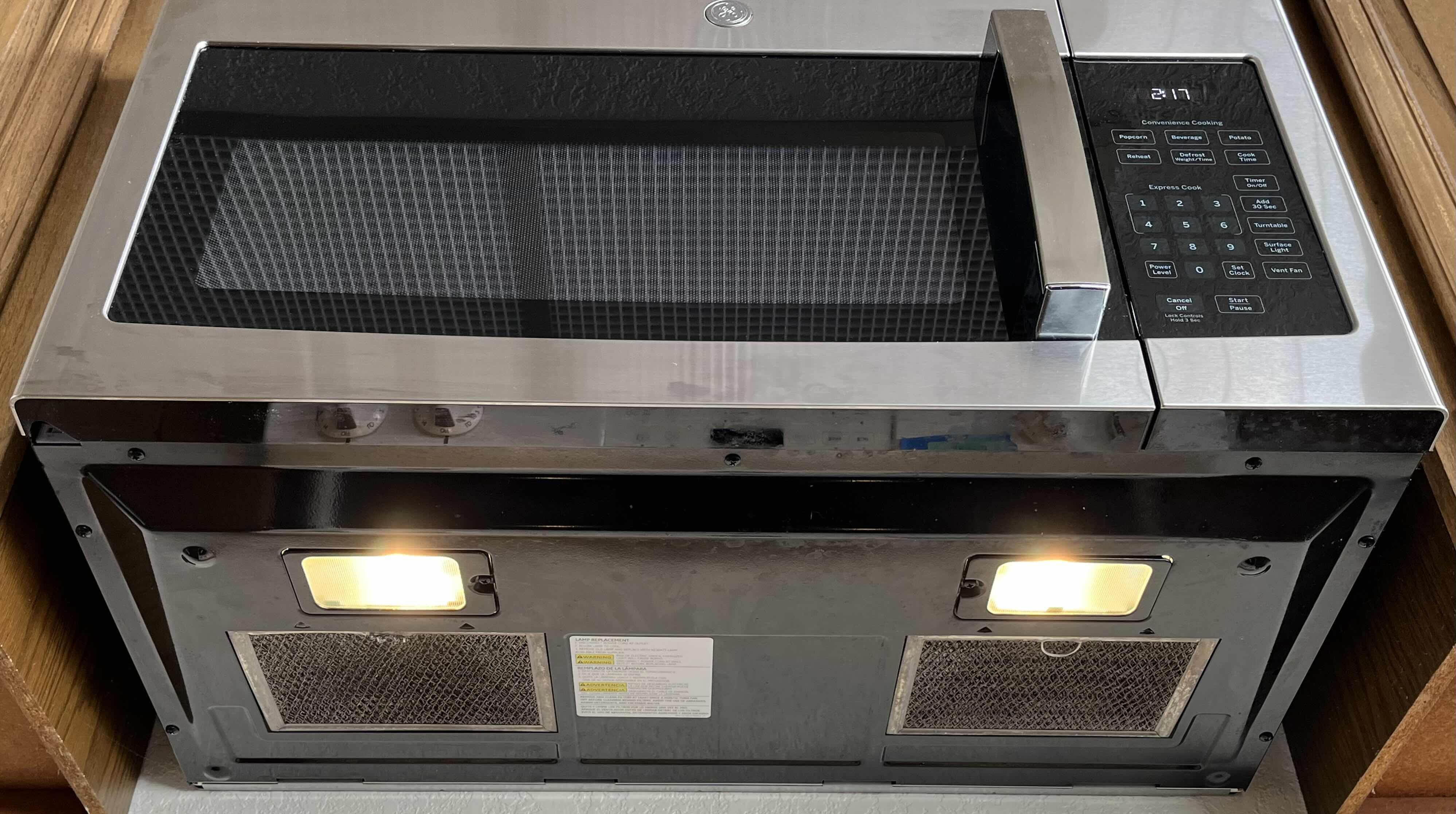 Photo 1 of GE STAINLESS STEEL & BLACK 1.6CUFT OVER-THE-RANGE TOP MOUNT MICROWAVE OVEN MODEL JVM3160RF6SS (READ NOTES)