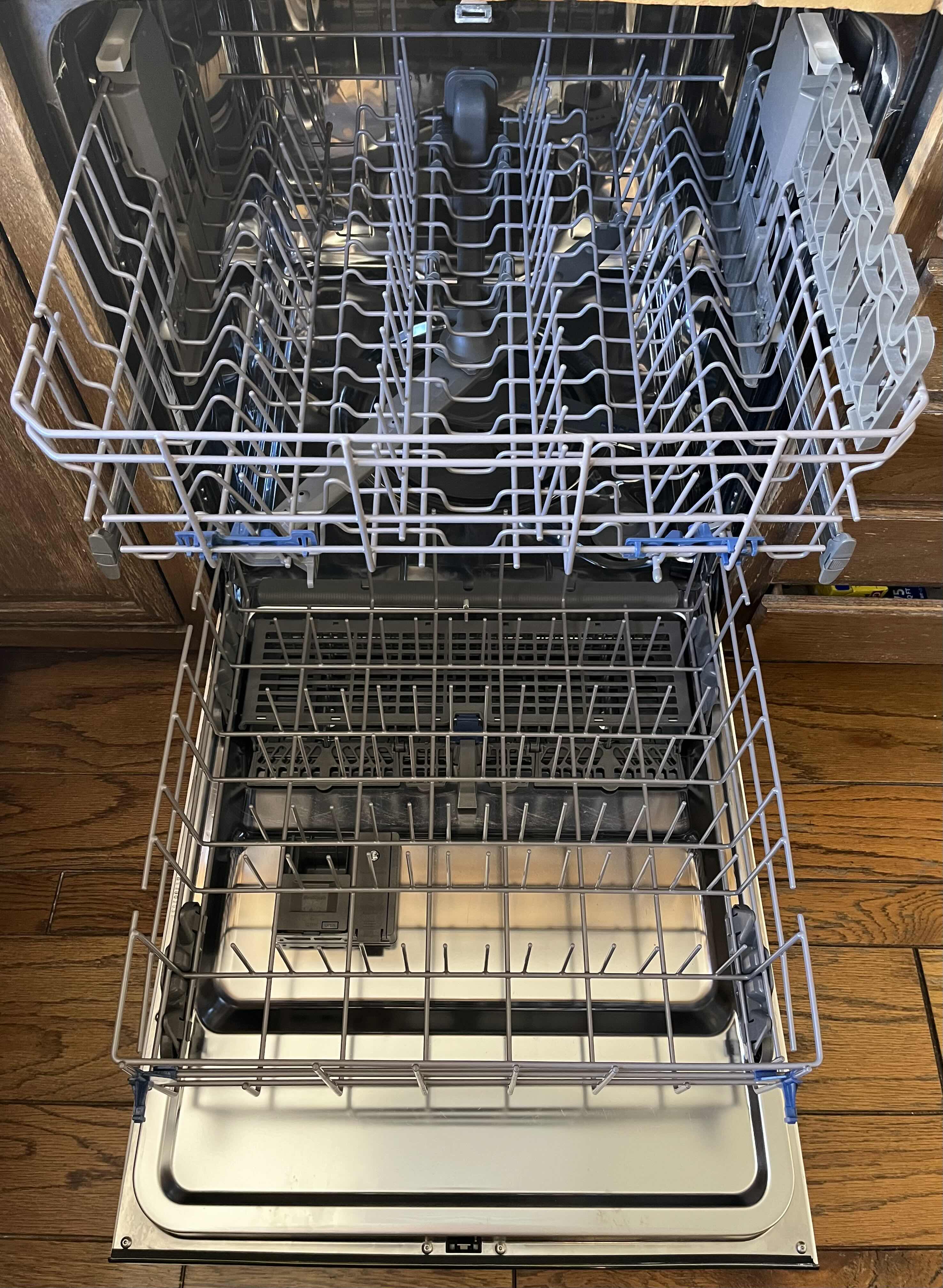View 4 of WHIRLPOOL WHITE FINISH DISHWASHER MODEL WDTA50SAHWO TYPE 582-1 (READ NOTES)