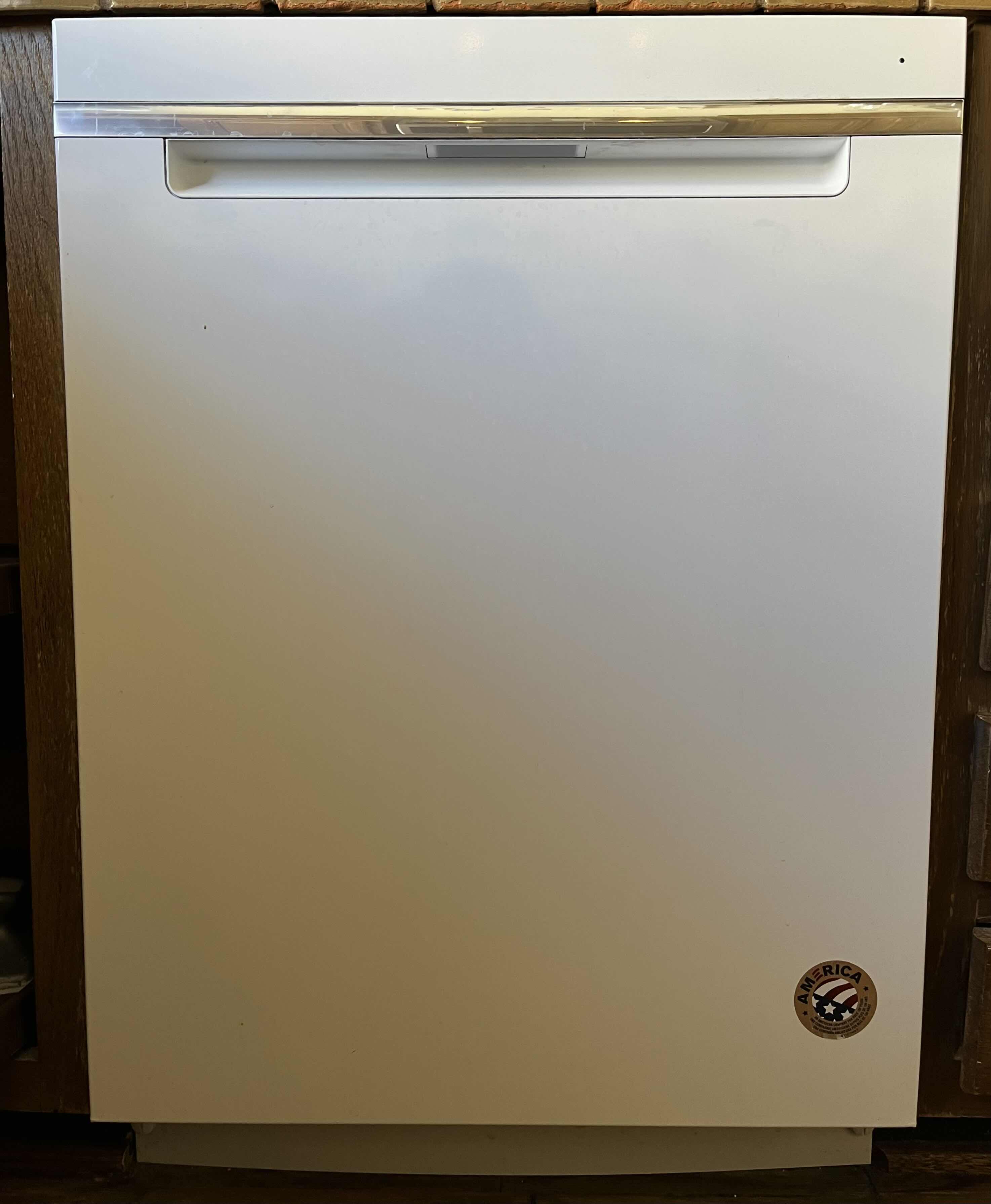 View 1 of WHIRLPOOL WHITE FINISH DISHWASHER MODEL WDTA50SAHWO TYPE 582-1 (READ NOTES)