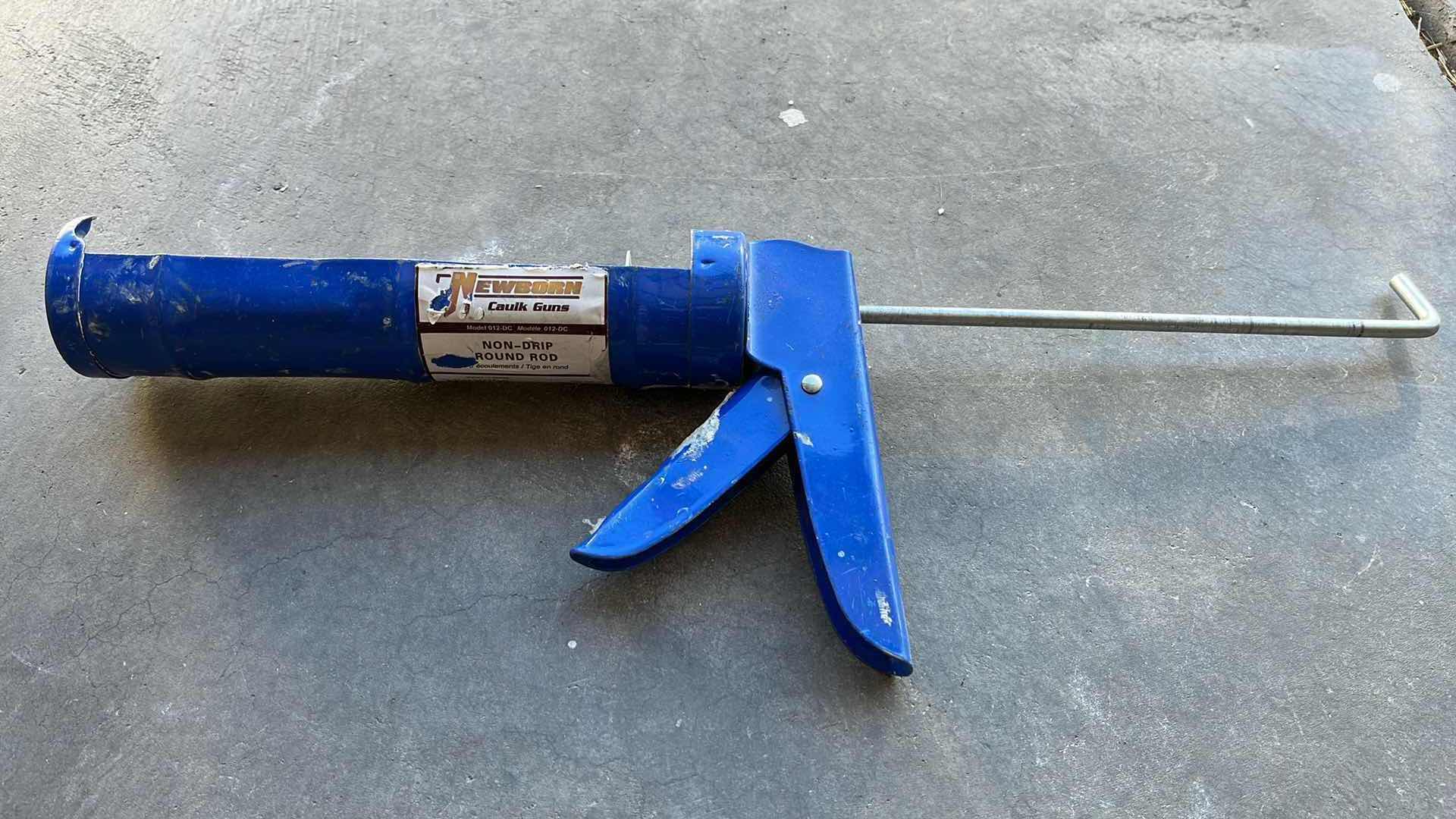 Photo 1 of NEWBORN 10OZ CAULK GUN & HDX 10OZ DRIPLESS SMOOTH ROD CAULK GUN