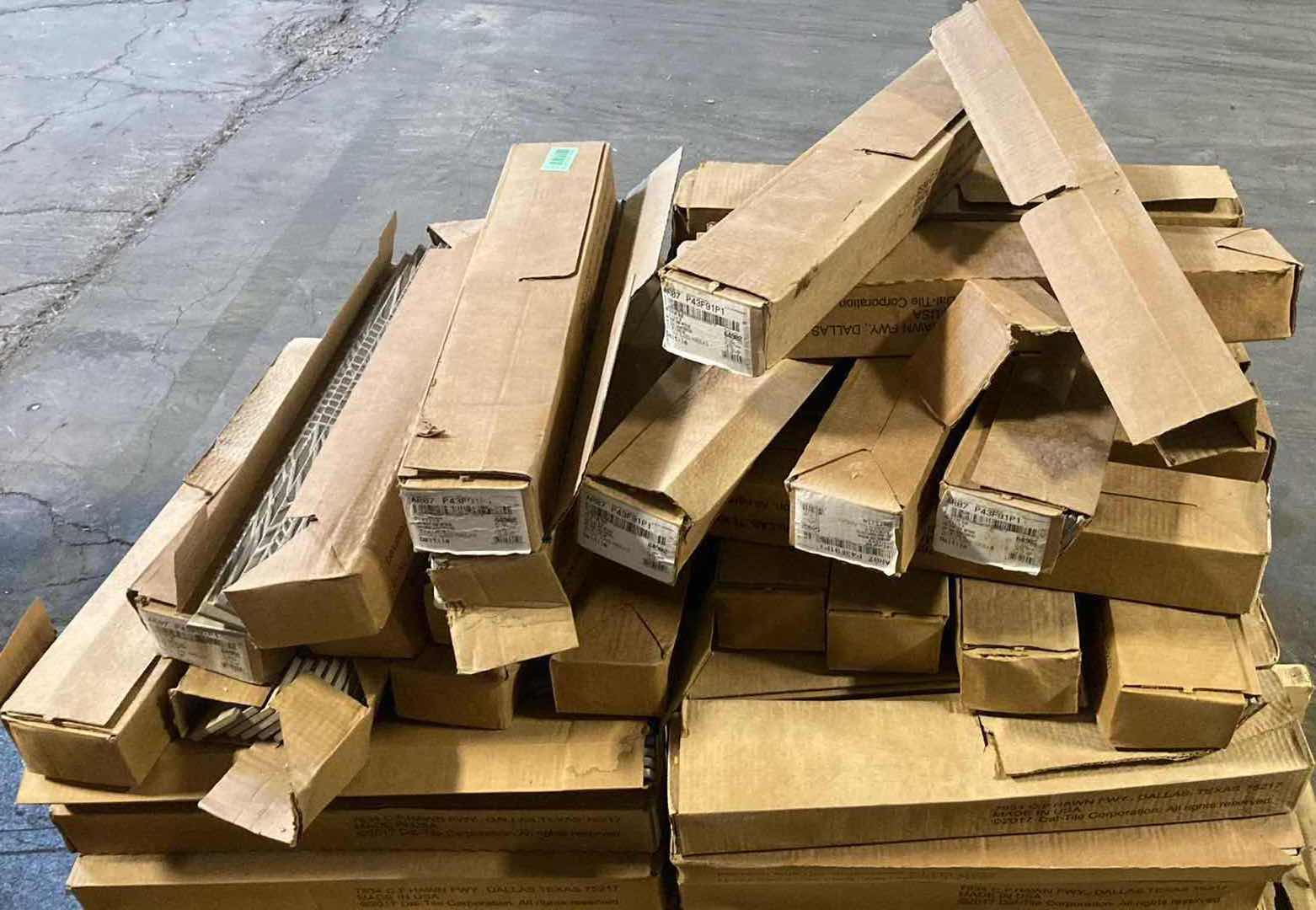 Photo 1 of DALTILE ARTICULO FEATURE BEIGE POLISH FINISH CERAMIC WALL TRIM 3” X 24” (4.8SQFT PER CASE/50CASES APPROX 240SQFT TOTAL)