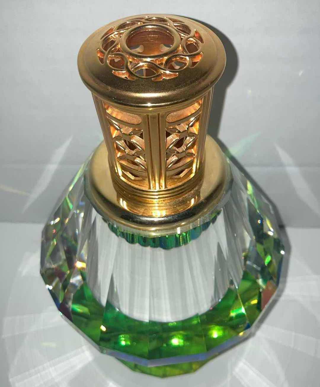 Photo 1 of KRYSTALIQUE BY SCENTIER “ESSENCE OF ELEGANCE” CRYSTAL OIL DIFFUSER LAMP H8”