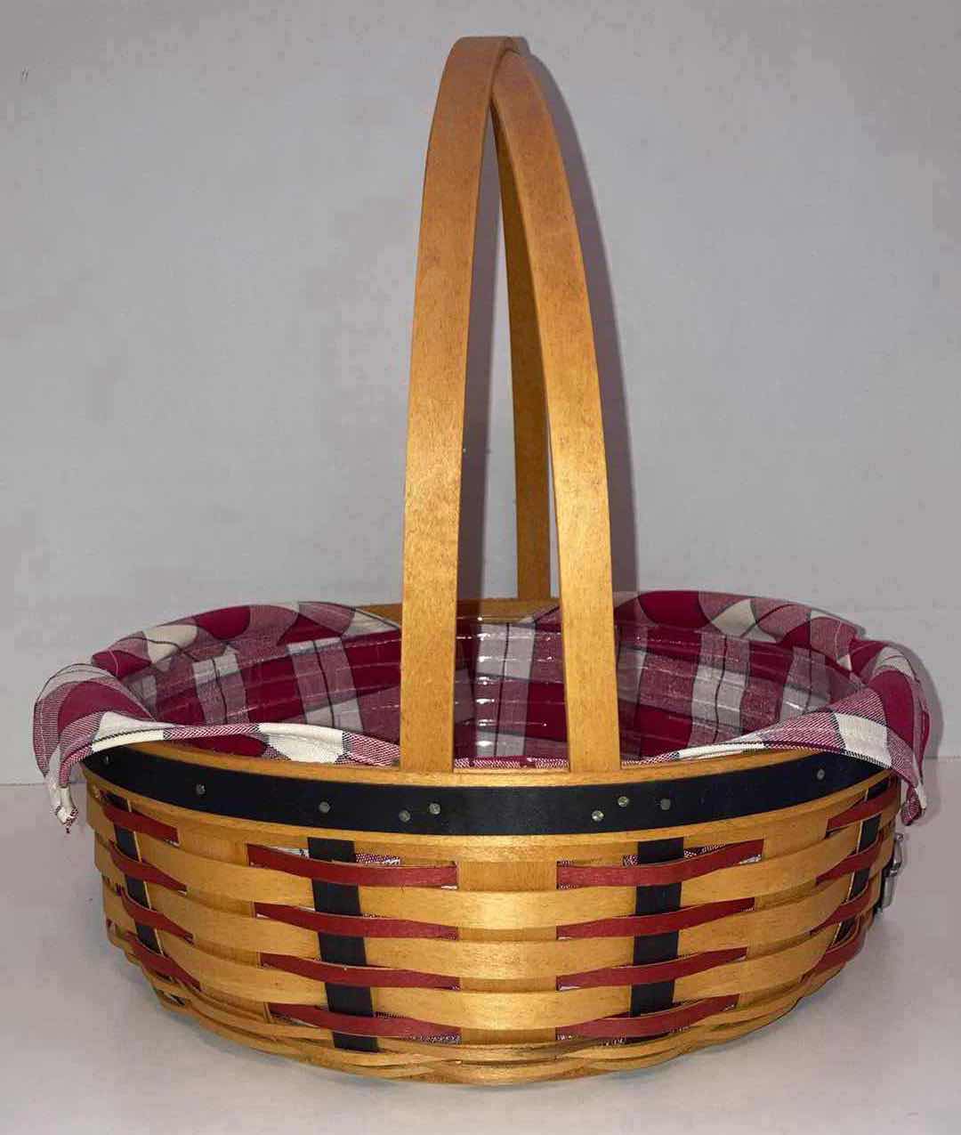 Photo 1 of LONGABERGER 2002 ALL ANERICAN CASSEROLE PIE MAPLE WOOD BASKET W RED PLAID FABRIC LINER & BASKET PROTECTOR 10.5” X 10.5” H3.5”