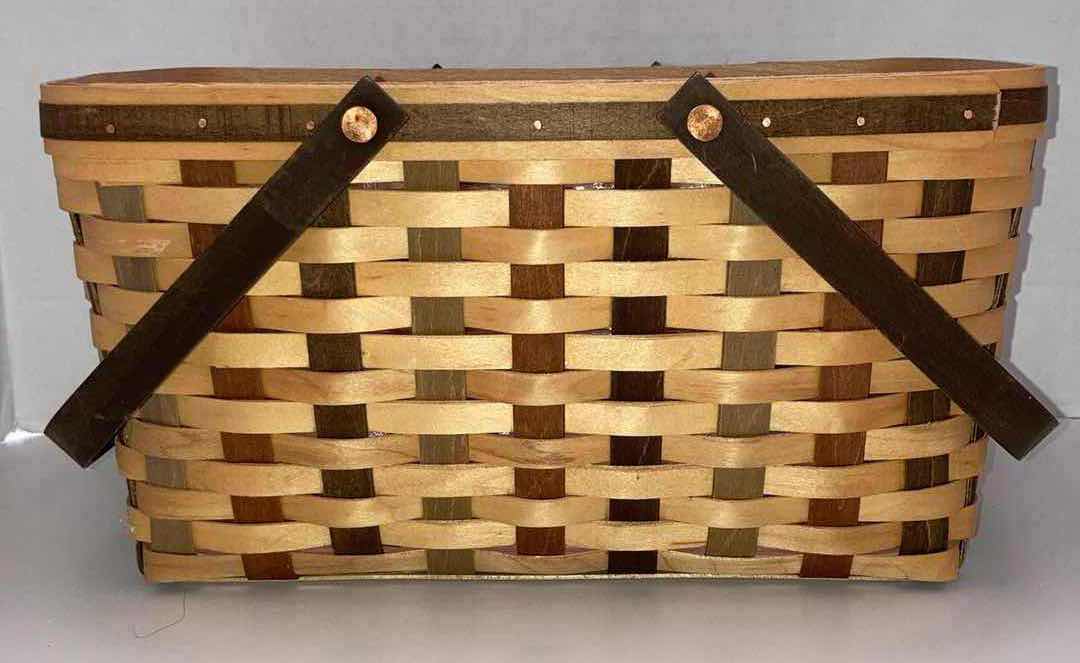 Photo 1 of LONGABERGER 2006 AMERICAN CRAFT TRADITIONS MEDIUM MARKET MAPLE WOOD BASKET W BASKET PROTECTOR 14.5” X 10.25” H7.5”