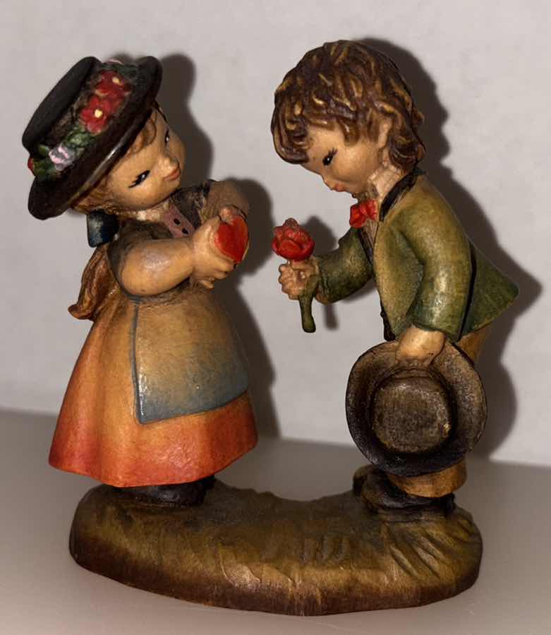 Photo 1 of ANRI MADE IN ITALY FERRANDIZ “COURTING” HANDCARVED WOOD FIGURINE 1.5” X 3” H3.25”