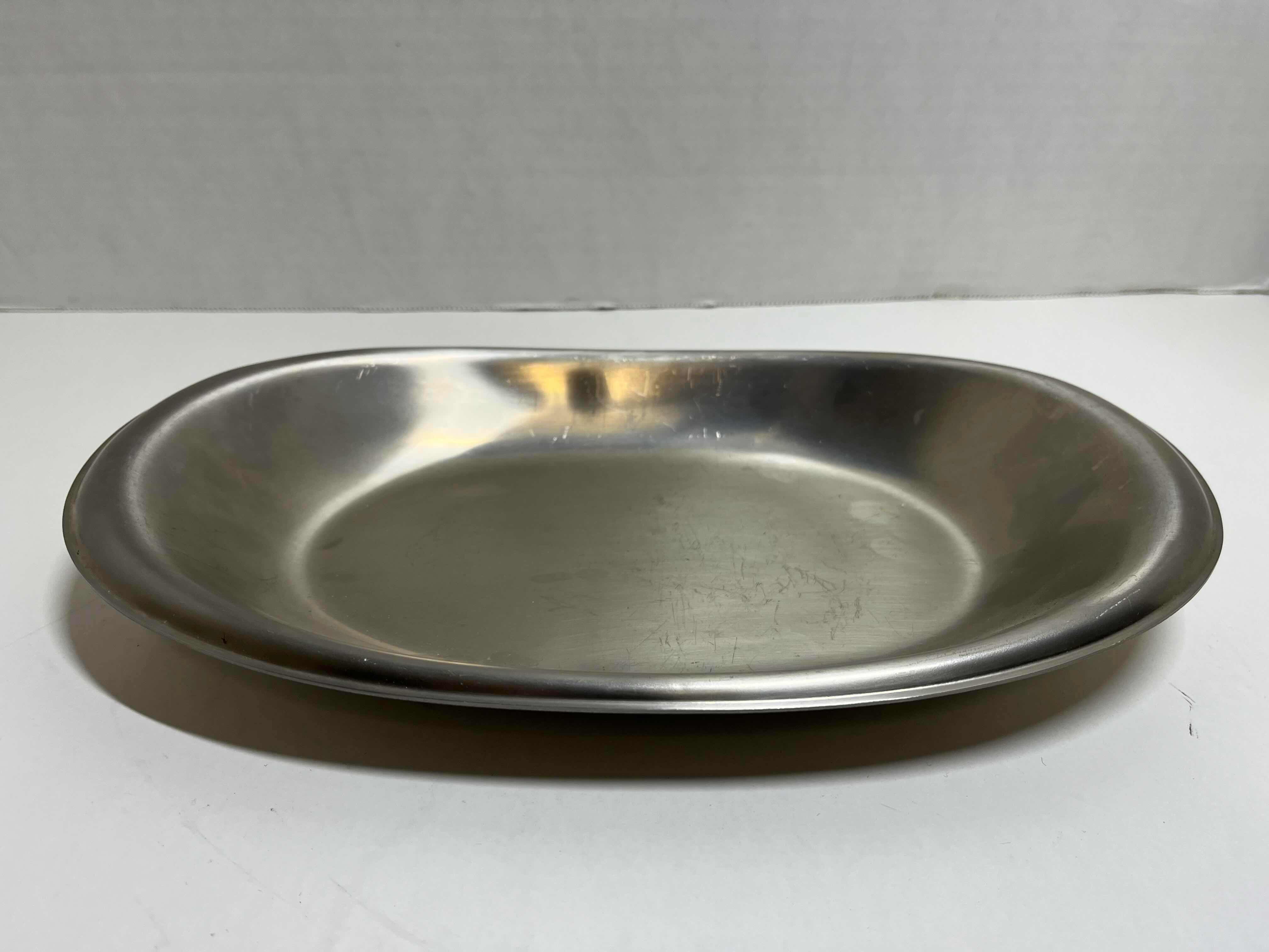 Photo 1 of INTERNATIONAL STAINLESS STEEL BREAD SERVING TRAY 8519 7” X 11.25” H1”
