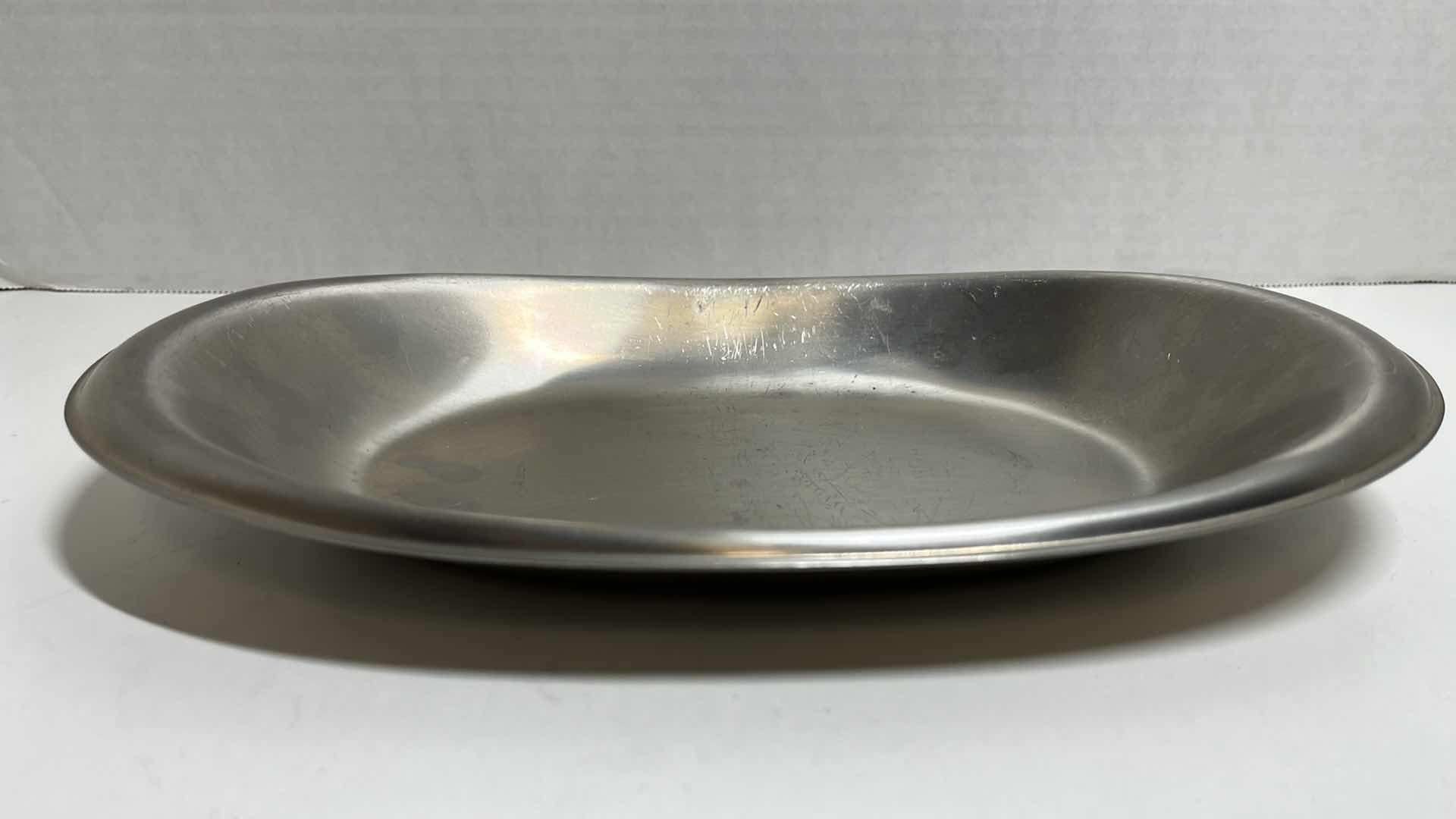 Photo 3 of INTERNATIONAL STAINLESS STEEL BREAD SERVING TRAY 8519 7” X 11.25” H1”
