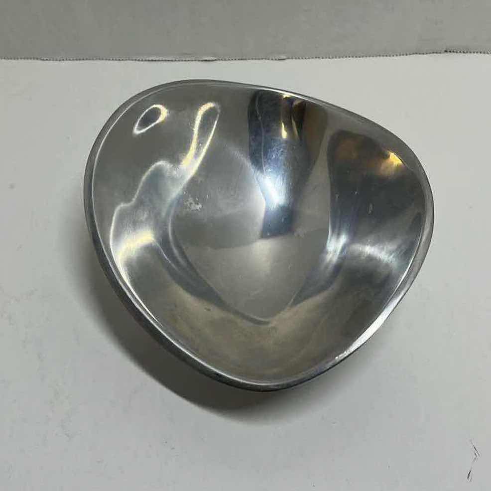 Photo 5 of    NAMBE ALLOY BUTTERFLY BOWL 567 6.5” X 6” H3”