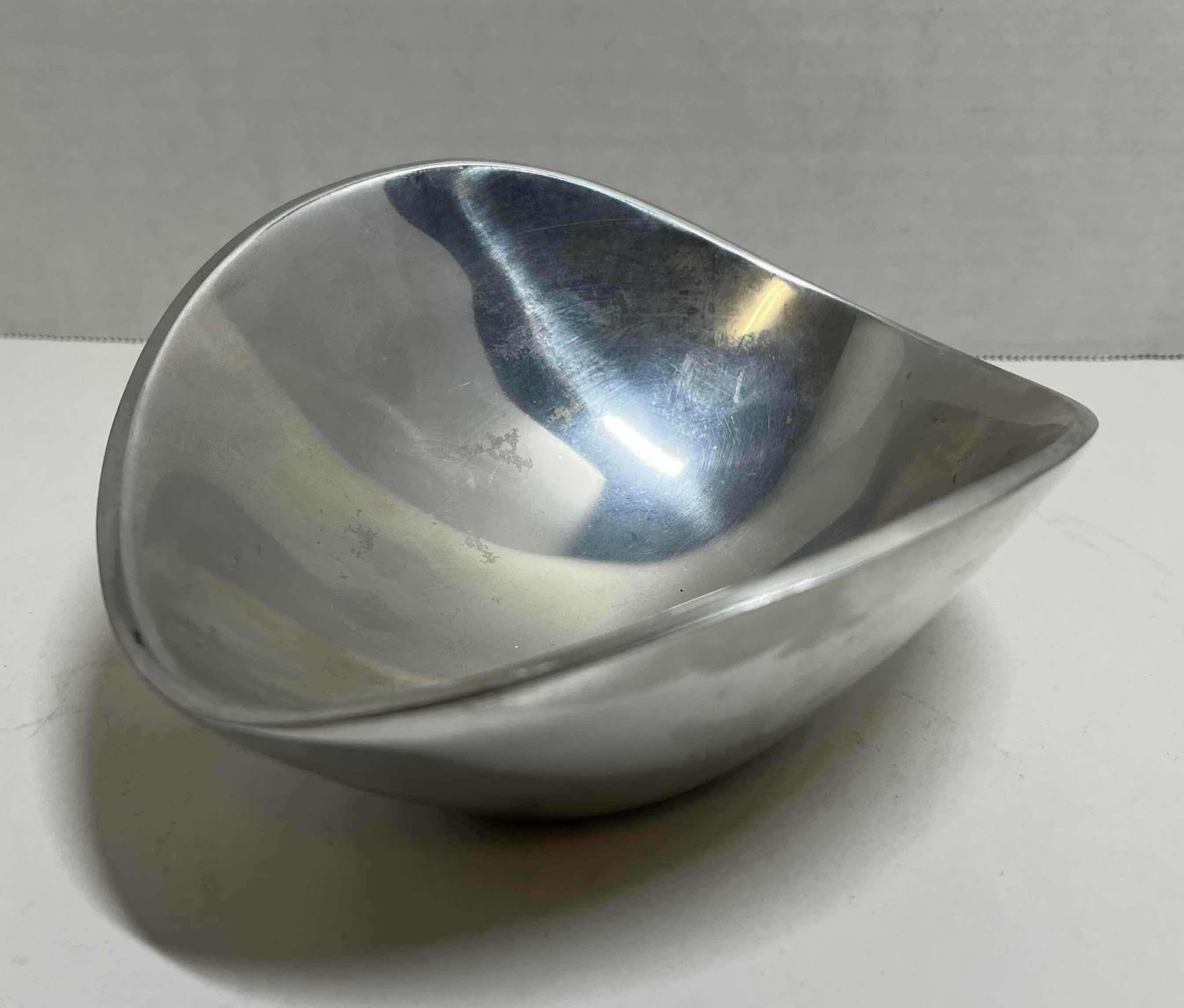 Photo 1 of    NAMBE ALLOY BUTTERFLY BOWL 567 6.5” X 6” H3”