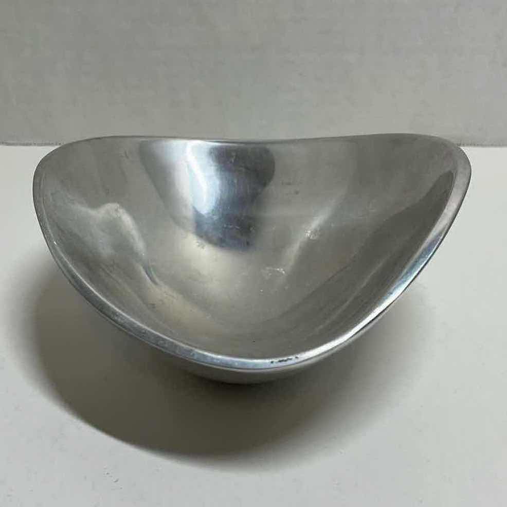 Photo 1 of    NAMBE ALLOY BUTTERFLY BOWL 567 6.5” X 6” H3”