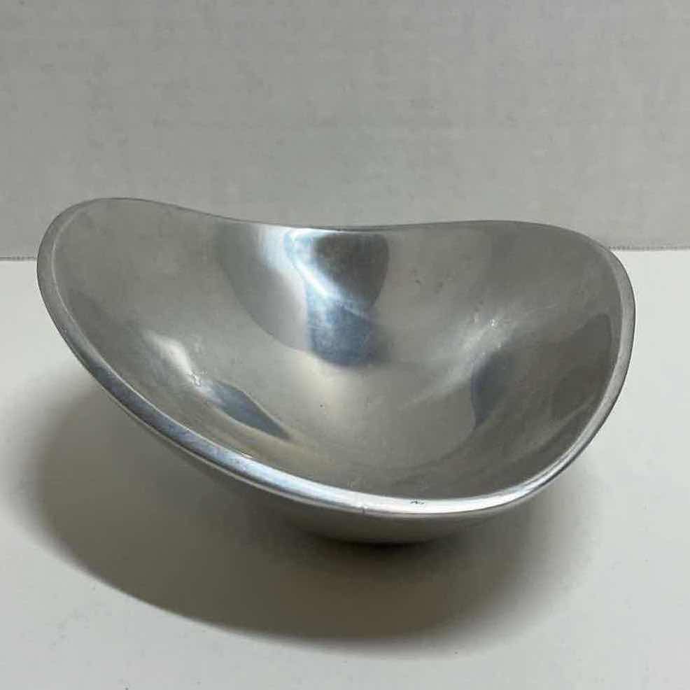 Photo 4 of    NAMBE ALLOY BUTTERFLY BOWL 567 6.5” X 6” H3”