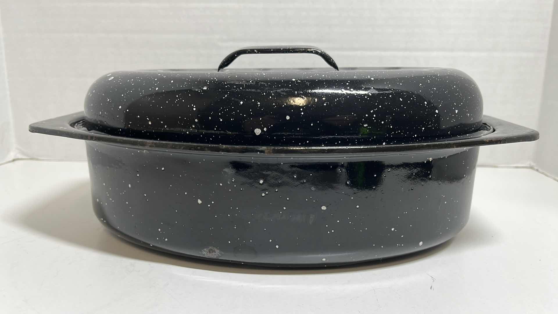 Photo 3 of GRANITE WARE ROASTING PAN W LID 13” X 8” H3 ”