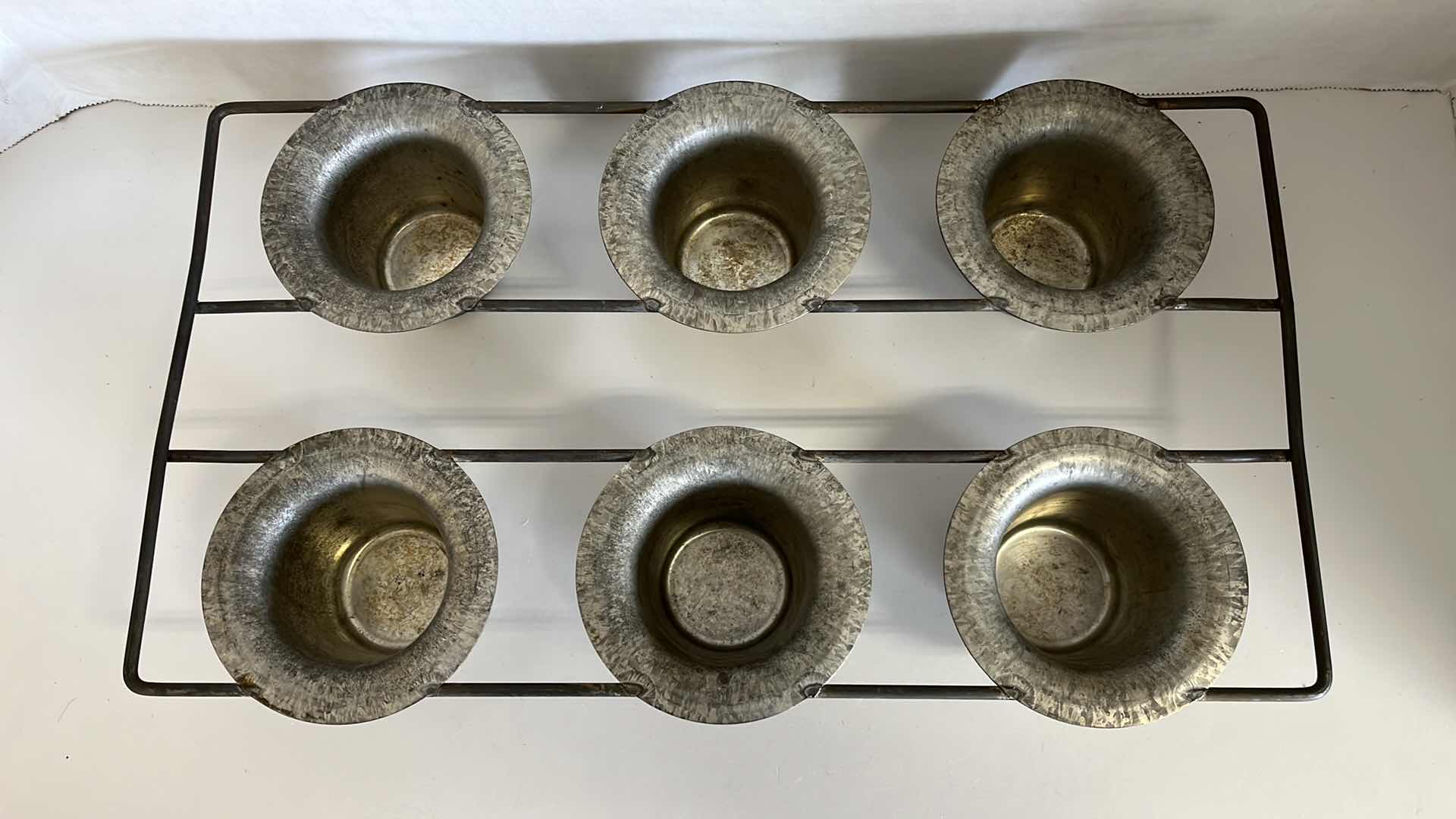 Photo 1 of  VINTAGE POP OVER CAKE PAN 16” X 9.5” H2.5”