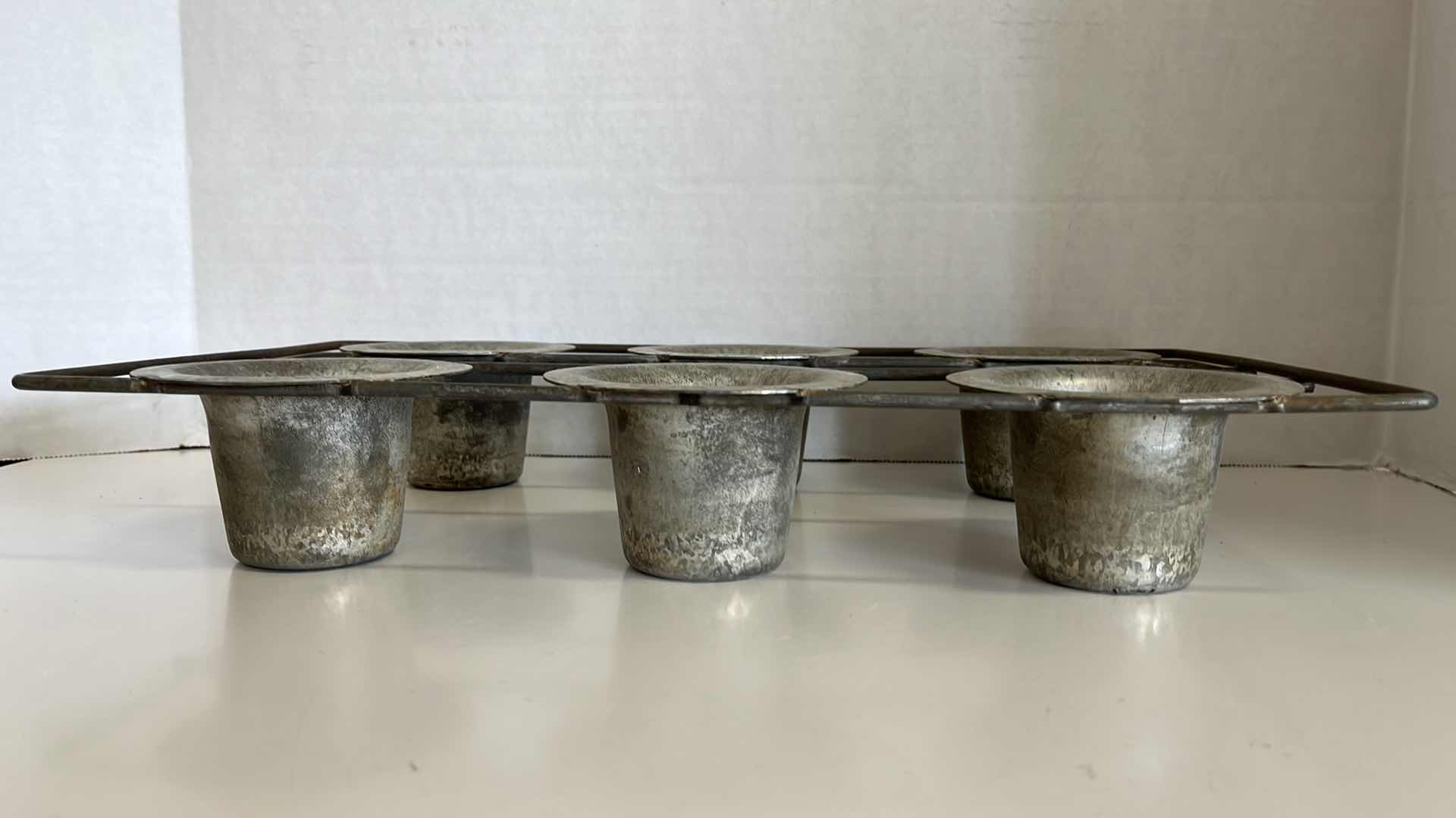 Photo 1 of  VINTAGE POP OVER CAKE PAN 16” X 9.5” H2.5”