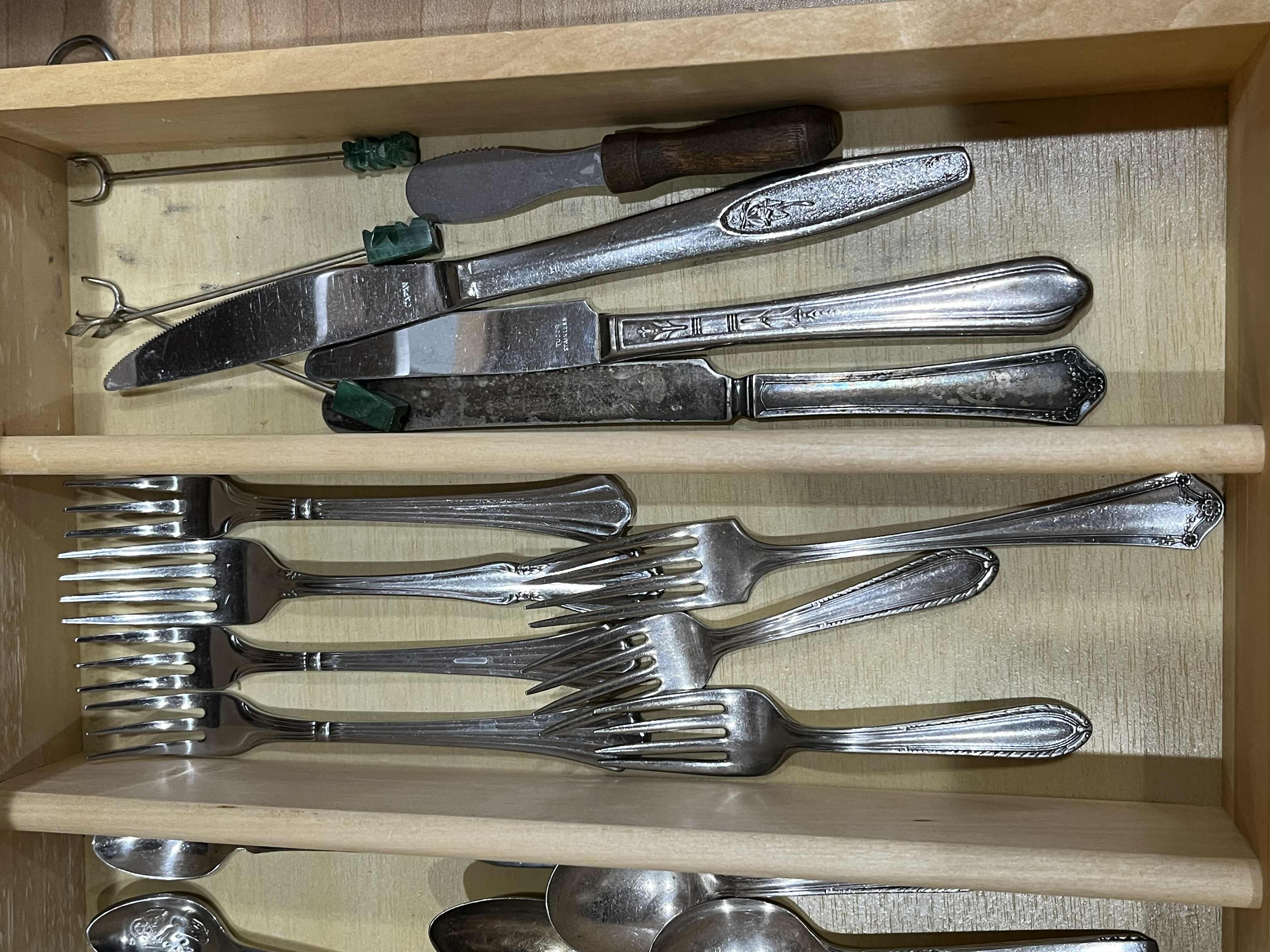 Photo 1 of CONTENTS OF DRAWER- SILVERWARE & FLATWARE W WOOD UTENSIL HOLDER
