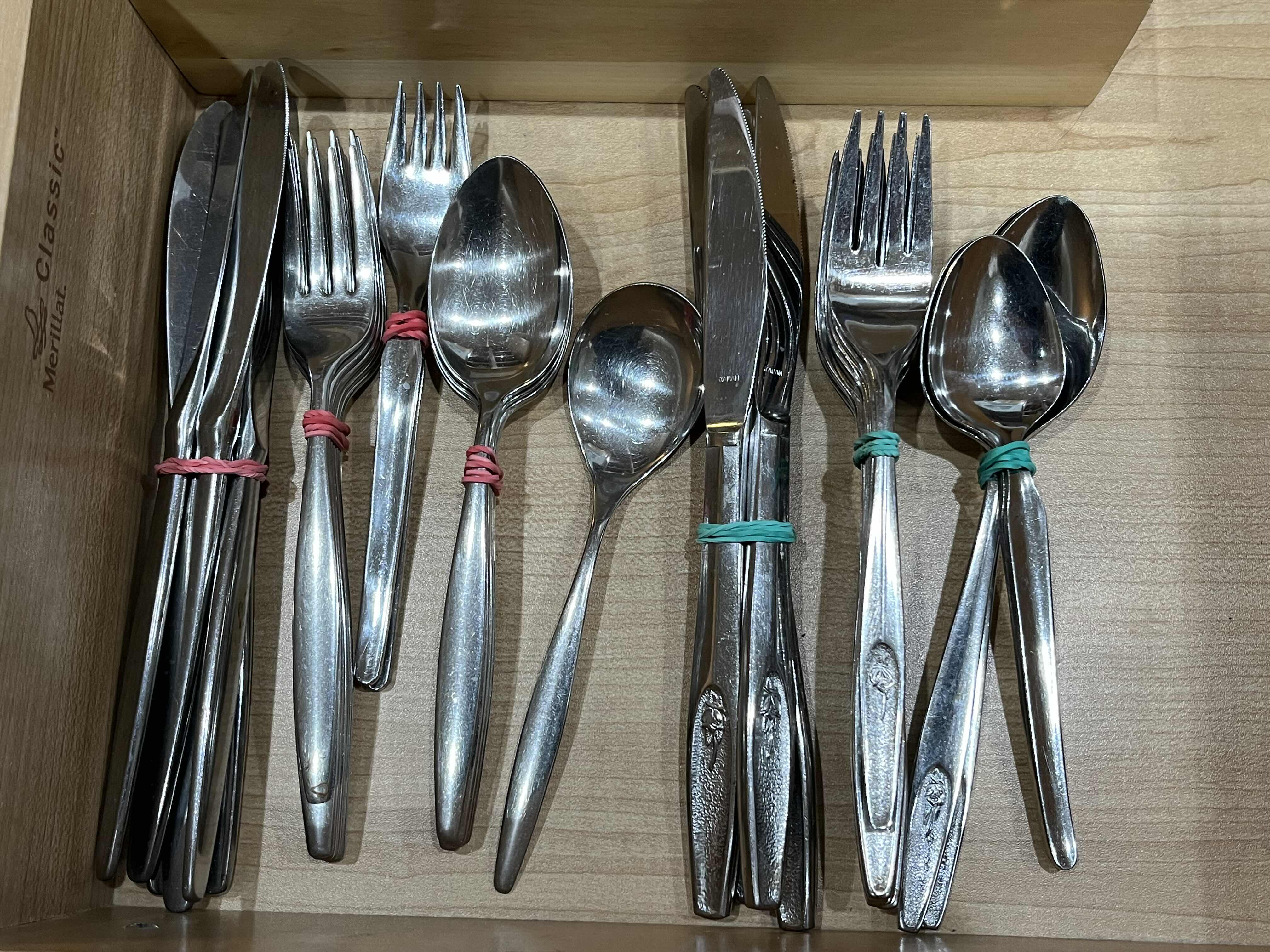 Photo 1 of CONTENTS OF DRAWER- SILVERWARE & FLATWARE W WOOD UTENSIL HOLDER