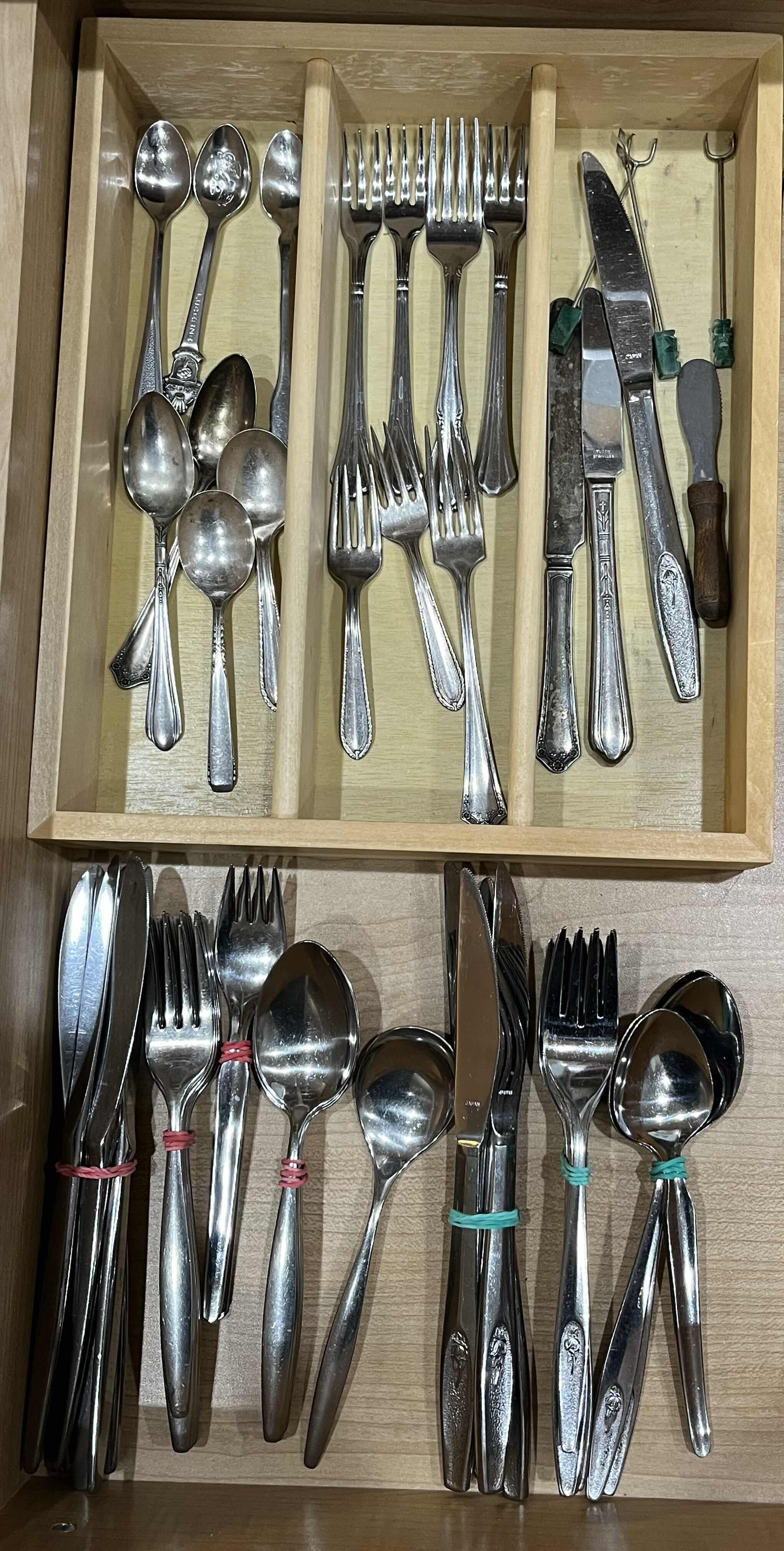 Photo 1 of CONTENTS OF DRAWER- SILVERWARE & FLATWARE W WOOD UTENSIL HOLDER