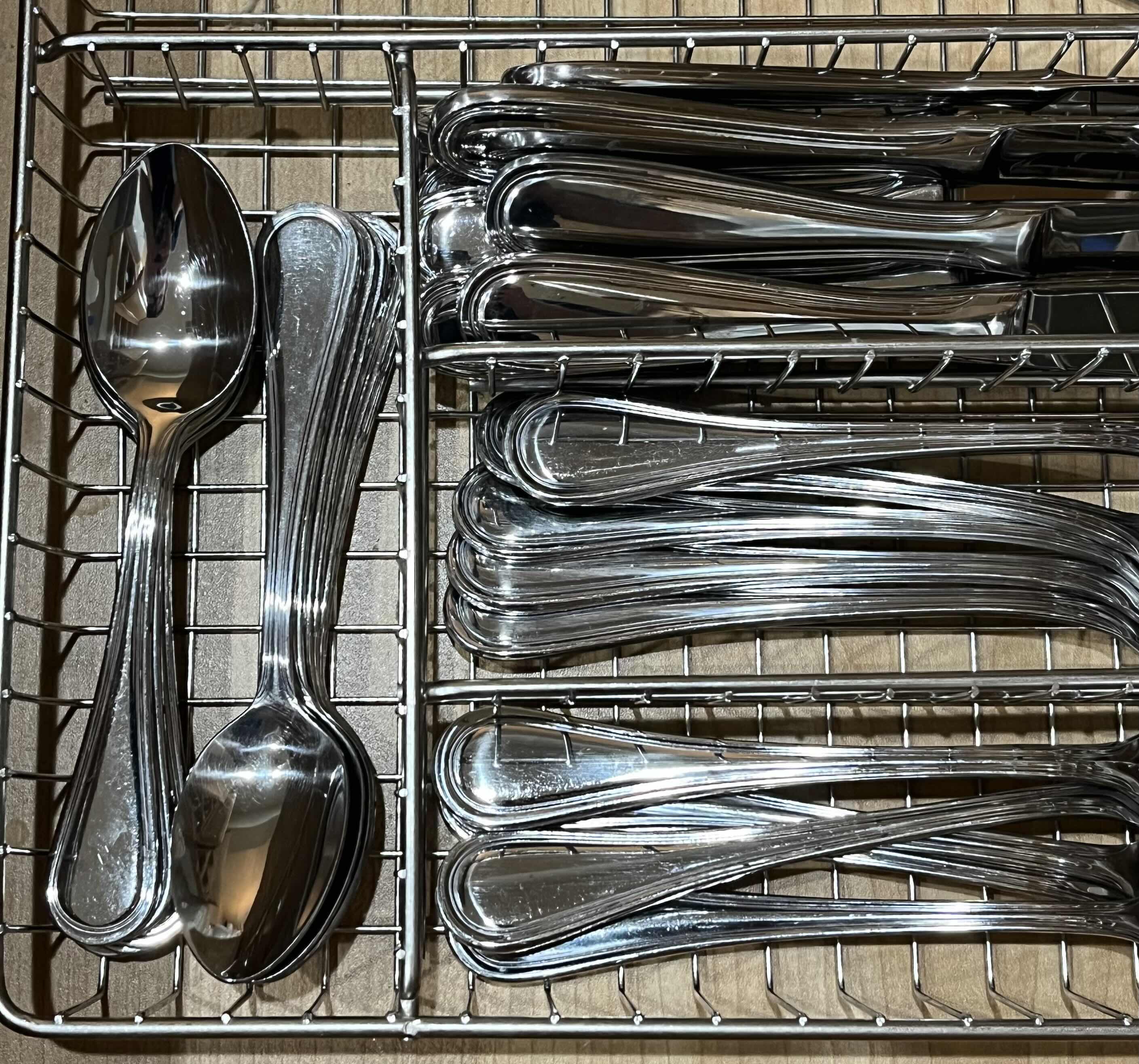 Photo 1 of   TOWLE STAINLESS STEEL 36PC FLATWARE SET W WIRE UTENSIL HOLDER