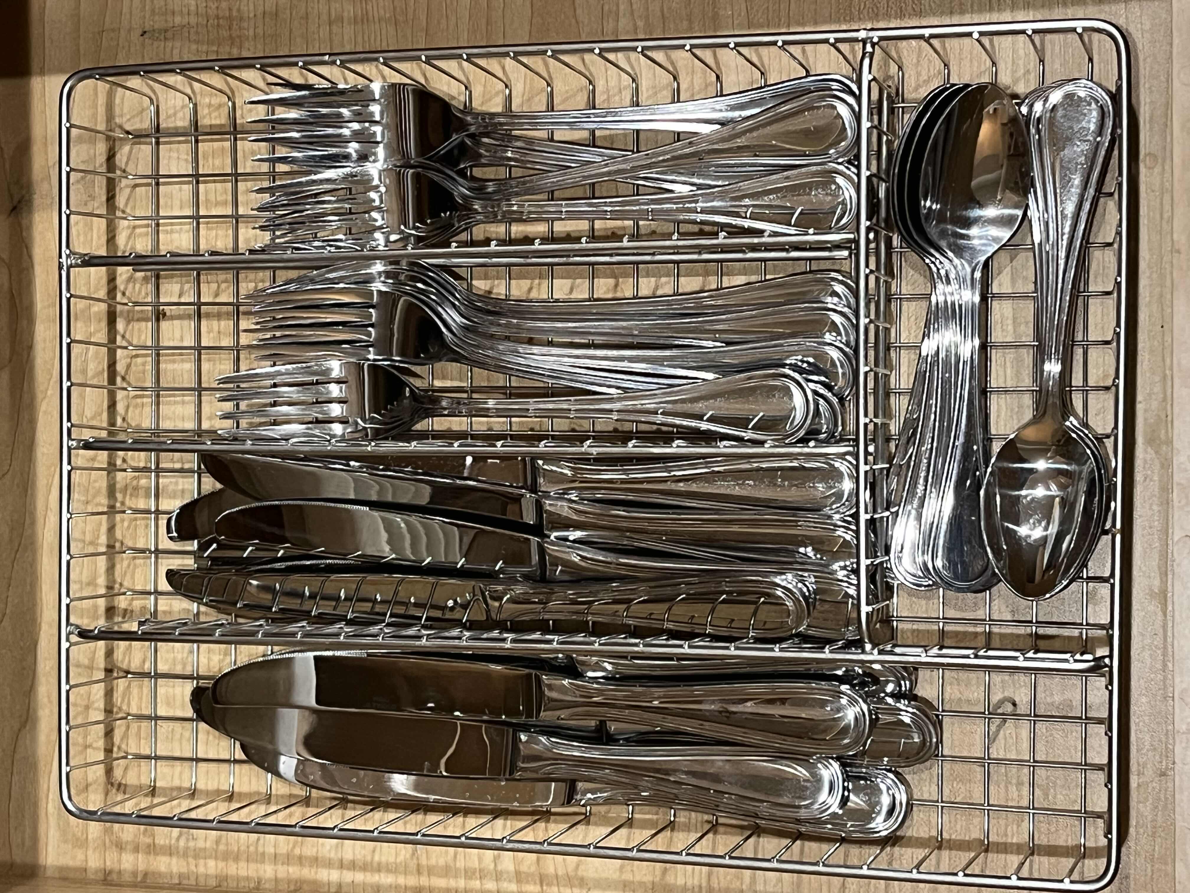 Photo 1 of   TOWLE STAINLESS STEEL 36PC FLATWARE SET W WIRE UTENSIL HOLDER
