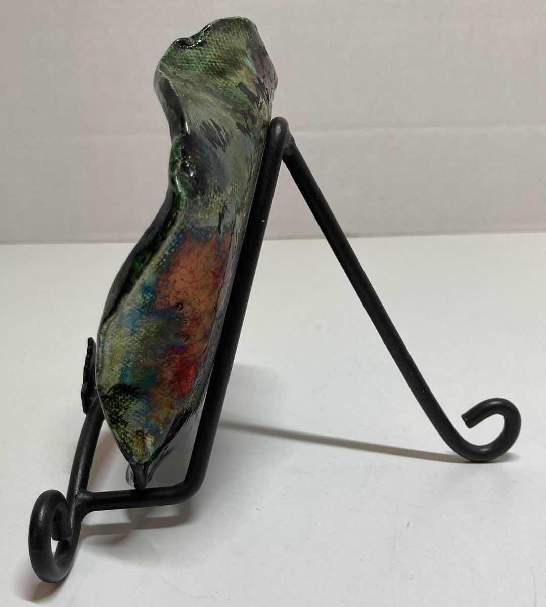 Photo 2 of HANDMADE STUDIO ART GREEN PEARLESCENT EMBOSSED FROG CLAY & FUSED GLASS DECORATIVE DISH W BLACK METAL STAND 6” X H5.5”