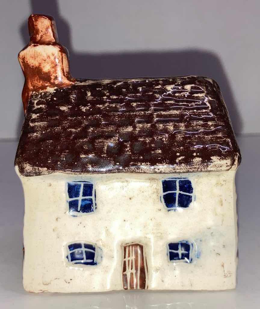 Photo 1 of JOHN PUTMAN HERITAGE HOUSE/WEAVERS COTTAGE YORKSHIRE CERAMIC FIGURINE 2.25” X H3”