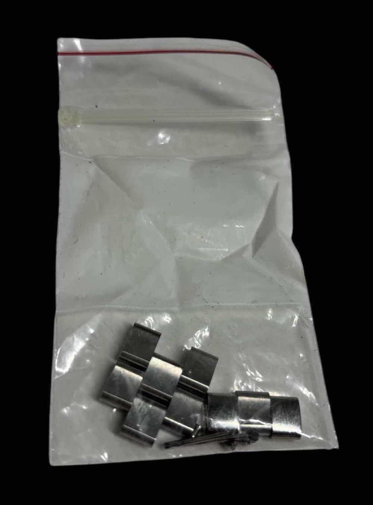 Photo 8 of CARTIER ROADSTER STAINLESS STEEL MENS WATCH (W62000V3)