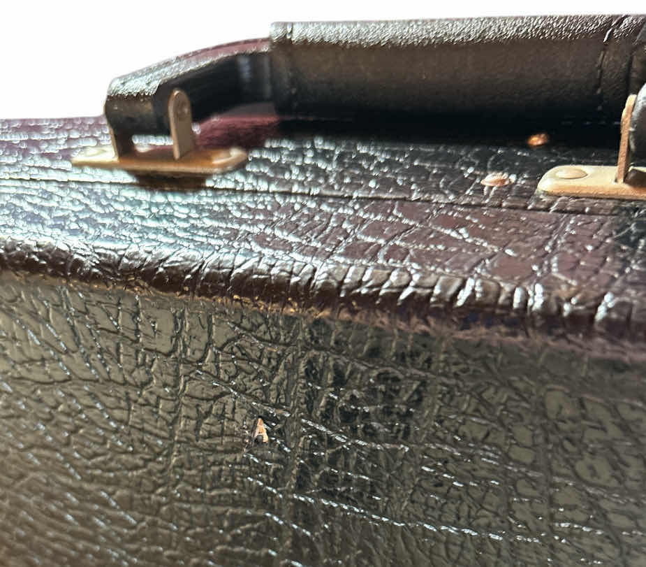 Photo 5 of LARGE HARDSHELL ELECTRIC GUITAR CASE, BLACK