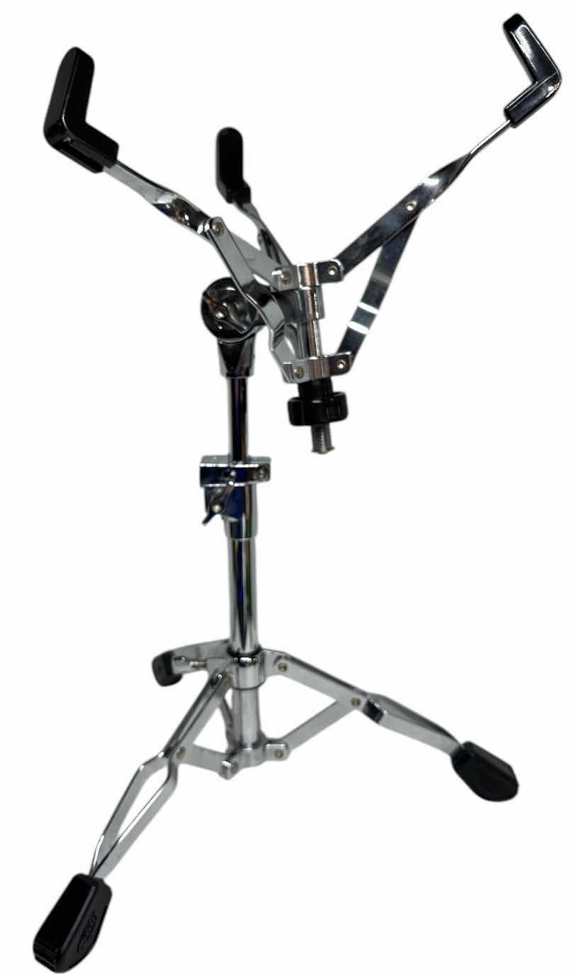 Photo 1 of PACIFIC DRUMS & PERCUSSION HEAVY ADJUSTABLE SNARE STAND