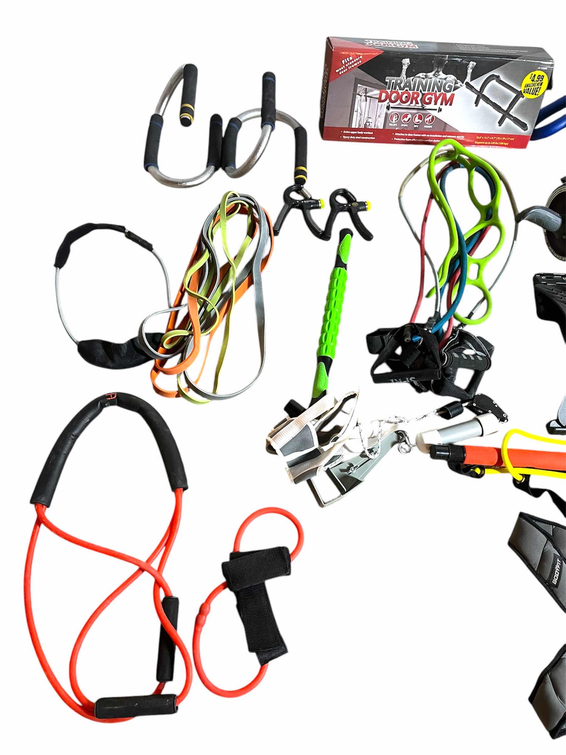 Photo 2 of MULTI-PURPOSE CALISTHENICS EXERCISE EQUIPMENT (25)