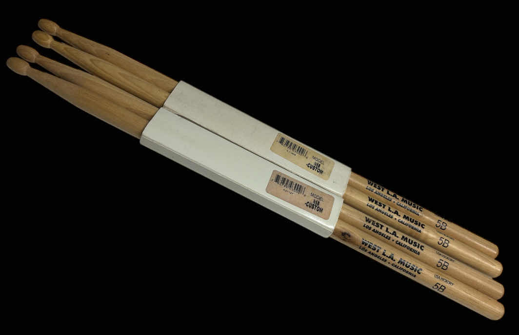 Photo 1 of NEW REGAL TIP BY CALATO REGAL WOOD HANDLE WIRE BRUSH SET, NON RETRACTABLE (550W) & NEW 2 SETS OF WEST L.A. MUSIC HICKORY DRUM STICKS (N5B)