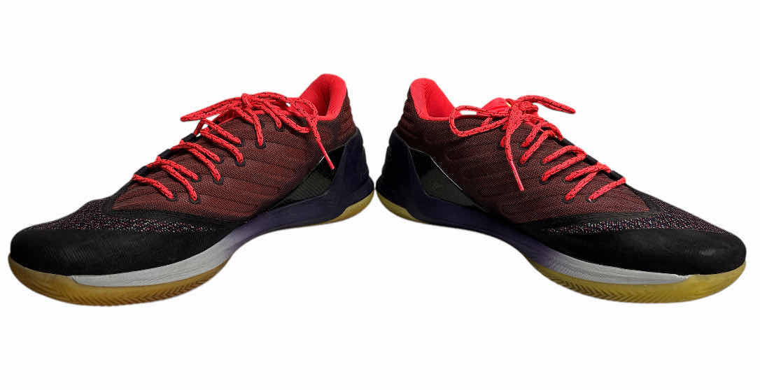 Photo 1 of MENS UNDER ARMOUR CURRY 3 LOW (SIZE 12.5)