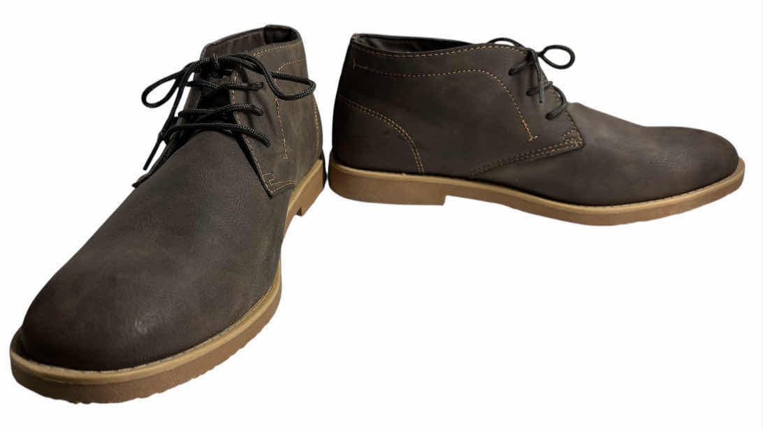 Photo 1 of NEW MENS LEVI’S SONOMA WAX NB, BROWN (SIZE 13)