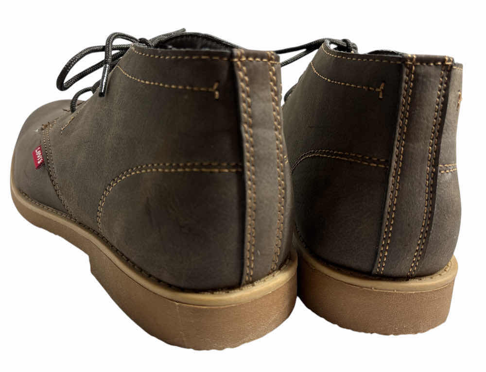 Photo 1 of NEW MENS LEVI’S SONOMA WAX NB, BROWN (SIZE 13)