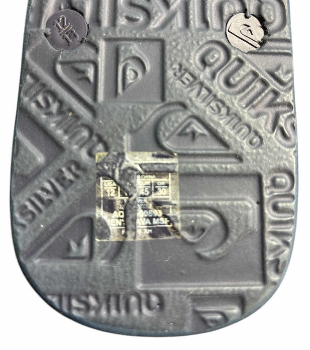 Photo 1 of NEW MENS QUIKSILVER LOGO PRINT FLIP FLOPS (SIZE 12/13)