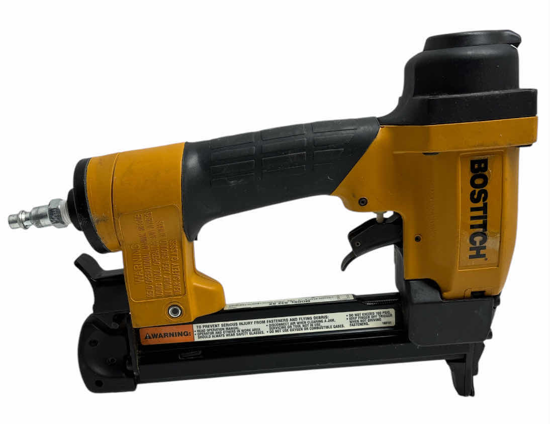 Photo 1 of STANLEY BOSTITCH PNEUMATIC STAPLER W CASE (S32SX)