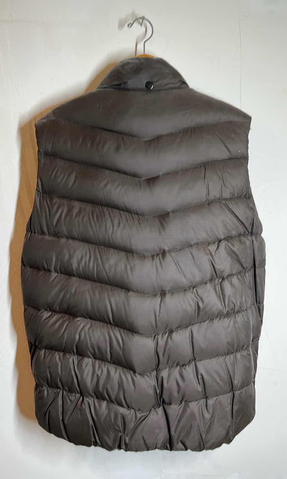 Photo 1 of BROWN DOWN VEST MENS SIZE LG
